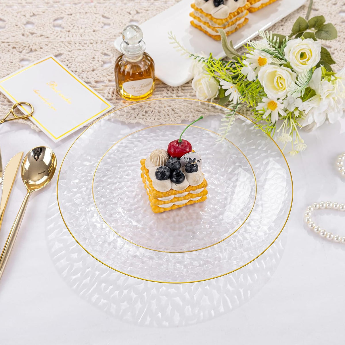 Rubtlamp 100Pcs Clear Gold Plastic Plates, Disposable Plates With Gold Rim, Heavy-duty Party Platos, Hammered Plastic Plates Include 50 Clear Dessert Plates, 50 Dinner Plates for Party