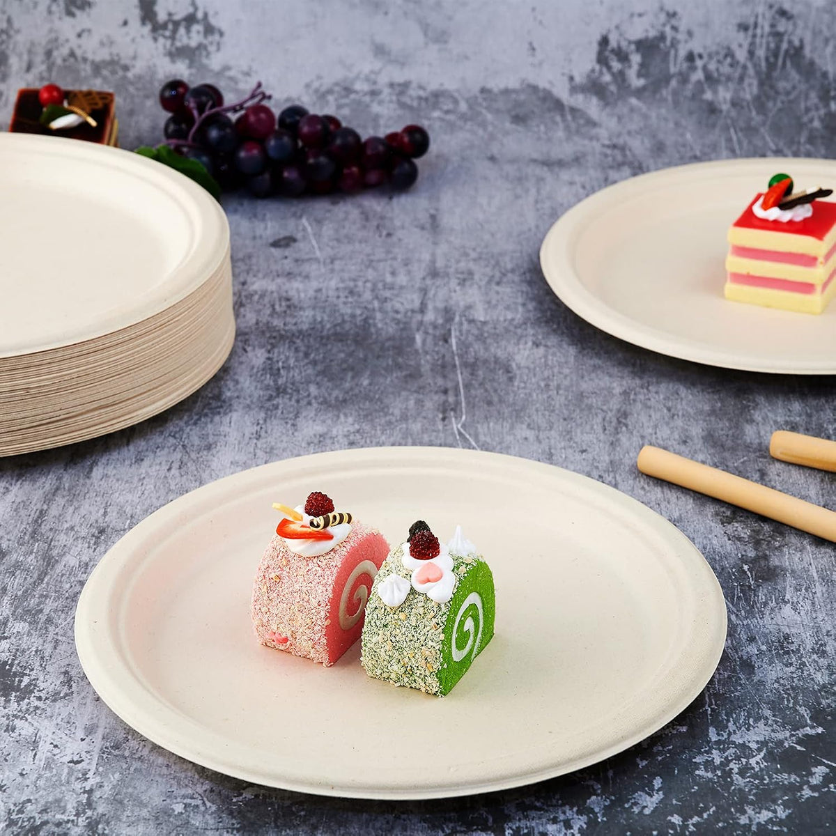Vplus 150 Pack Compostable Bagasse Paper Plates 10.25 inch, Nature
