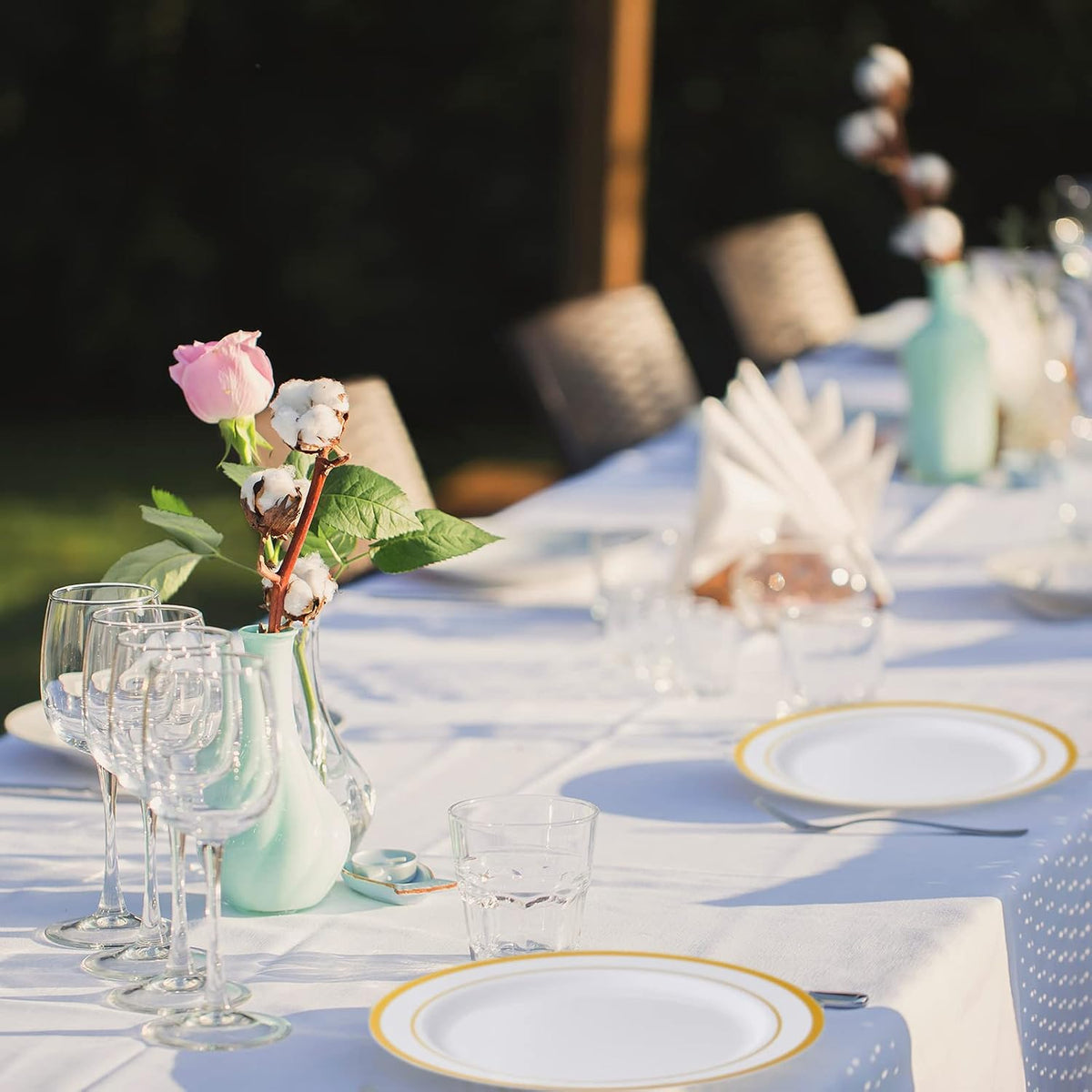 Vplus 100 Pack 10 in Gold Rimmed White Disposable Plastic Plates for Party